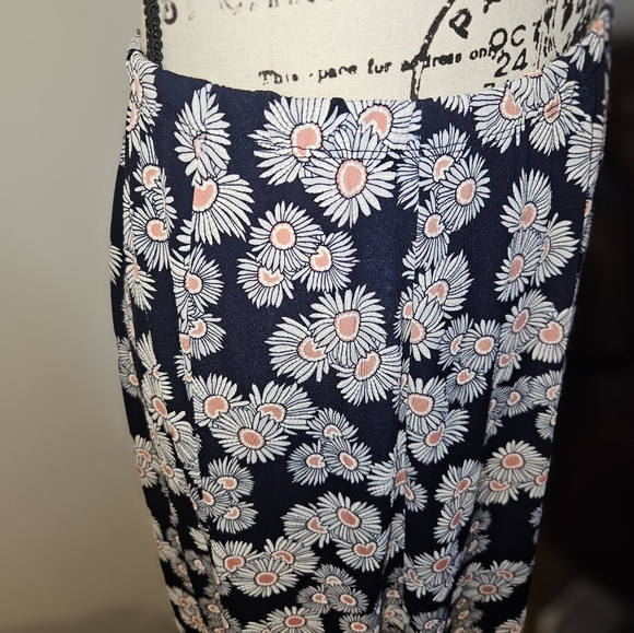 Womans Blue Floral Print Knee Length Skirt Size 8 - Picture 4 of 10
